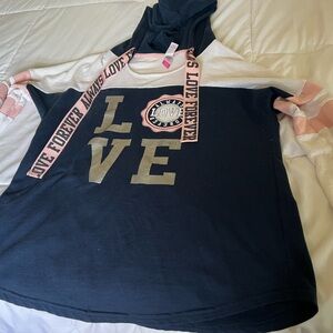 No Boundaries size 11-13, large Black & Pink LOVE thick strings Hoodie